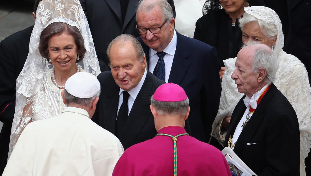 El Papa, junto a los Reyes de España