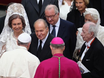 El Papa, junto a los Reyes de España