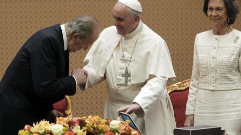 El Papa y los Reyes r&iacute;en