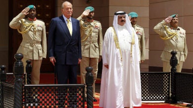 El Rey Juan Carlos augura en Baréin un 