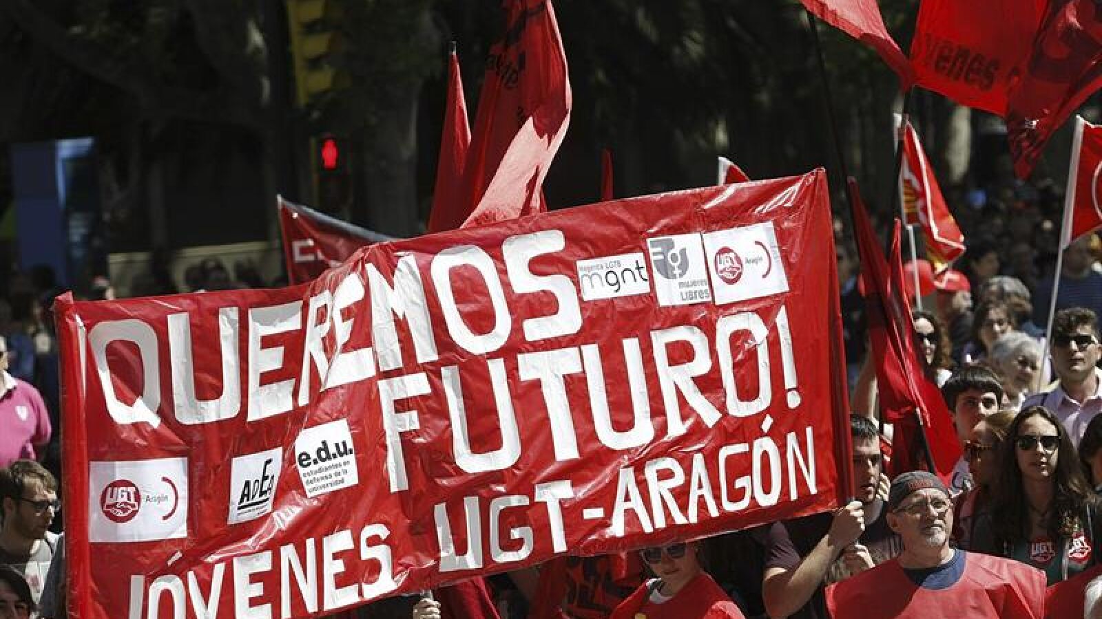 CCOO y UGT piden empleo estable y subida salarial al 