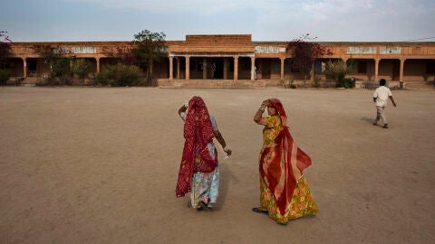 J&oacute;venes indias