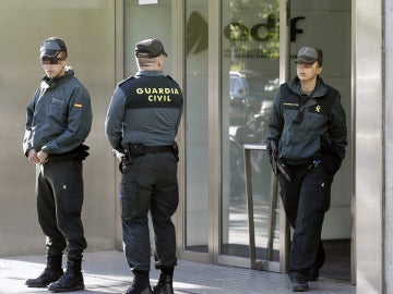 La Guardia Civil en la sede de Adif