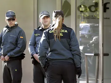 Agentes de la Guardia Civil Agentes de la Guardia Civil