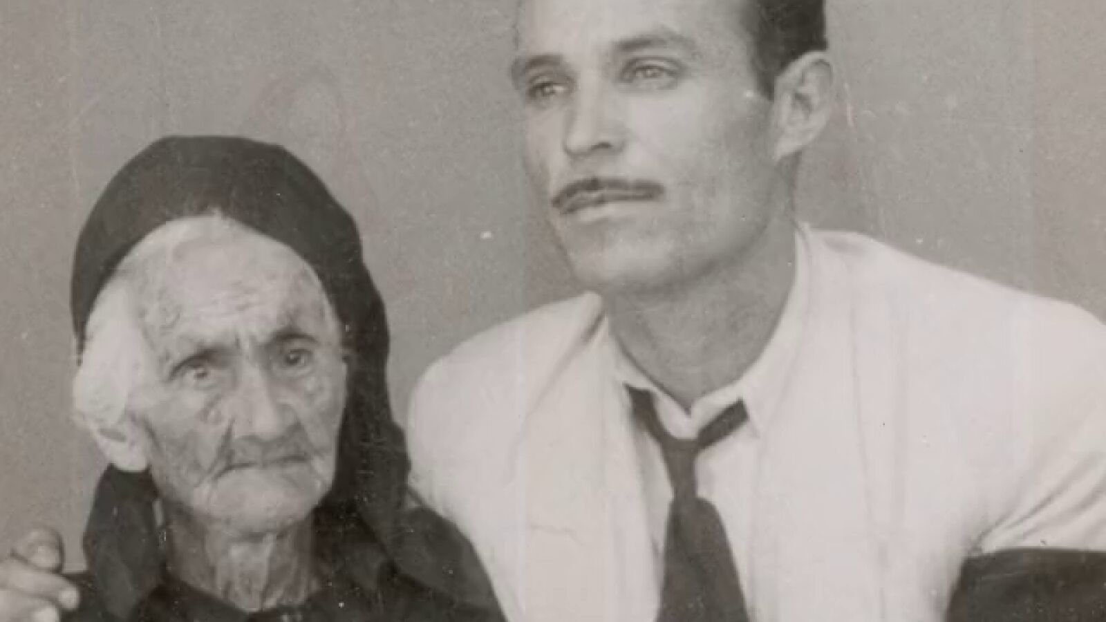 'Teldeneses' intenta poner nombre al retrato de 250 desconocidos