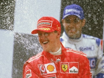 Schumacher celebra su victoria en Montmeló en 2003