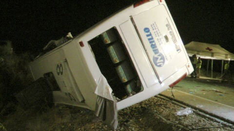 Accidente de un microb&uacute;s en Badajoz