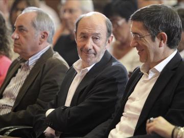 Rubalcaba y Patxi López en un acto electoral en San Sebastián