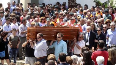 Multitudinaria despedida a los cinco chicos de Monterrubio de la Serena