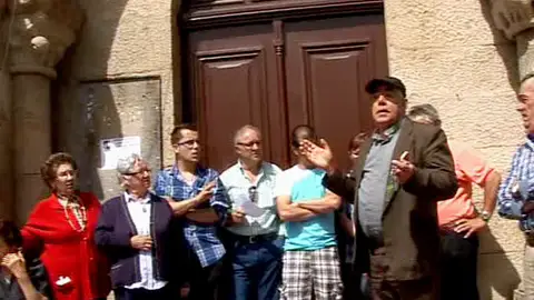 Los vecinos de Punxín, en guerra contra un cura que llama adúlteras a las mujeres Los vecinos de Punxín, en guerra contra un cura que llama adúlteras a las mujeres