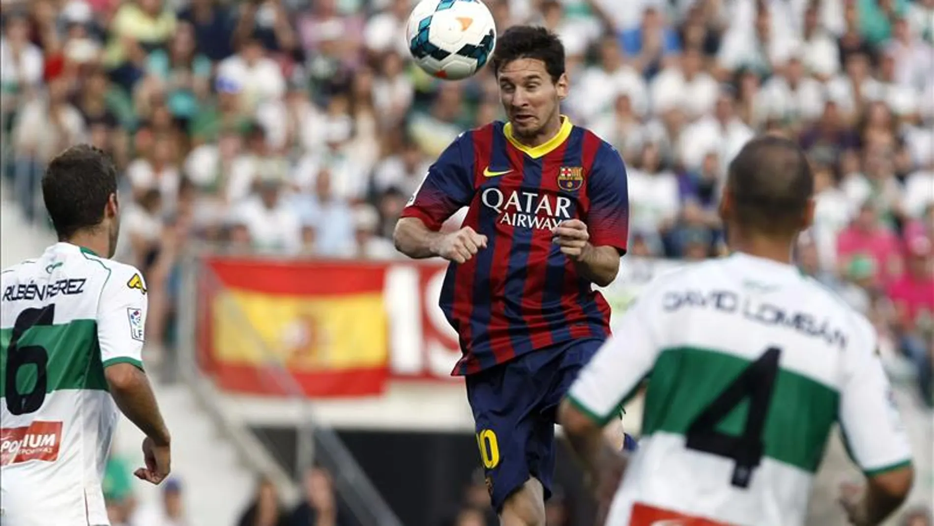 Messi ante el Elche Messi ante el Elche