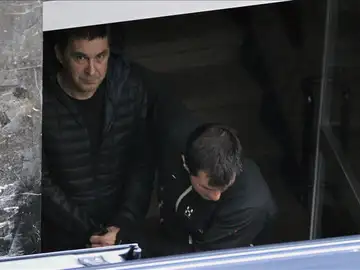 Arnaldo Otegi sale de la cárcel de Logroño para visitar a su madre, gravemente enferma. Arnaldo Otegi sale de la cárcel de Logroño para visitar a su madre, gravemente enferma.