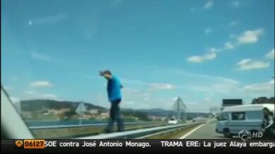 Detenido por conducir de forma temeraria y cruzar una furgoneta en una autovía gallega