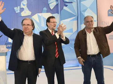 Mariano Rajoy, con Pons y con el presidente de la junta de Castilla y León Mariano Rajoy, con Pons y con el presidente de la junta de Castilla y León