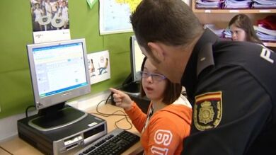 Alumnos con síndrome de down aprenden a protegerse en internet