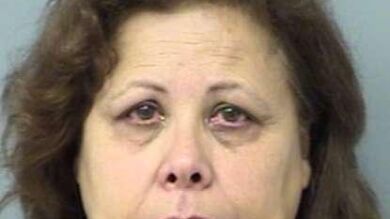 Una mujer jubilada de Florida que odiaba a sus vecinos ordena destruir su casa rodante 