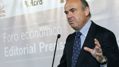 De Guindos confirma la revisión al alza en las previsiones de crecimiento y empleo