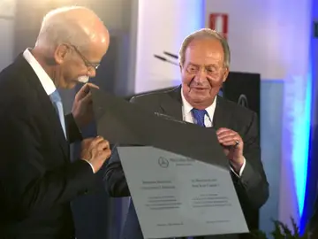 El Rey durante el acto de presentación de los nuevos modelos de Mercedes en Vitoria El Rey durante el acto de presentación de los nuevos modelos de Mercedes en Vitoria