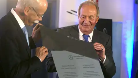 El Rey durante el acto de presentación de los nuevos modelos de Mercedes en Vitoria El Rey durante el acto de presentación de los nuevos modelos de Mercedes en Vitoria