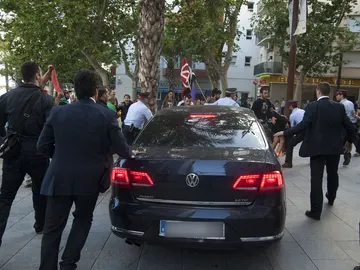 Agresión al coche de Cristóbal Montoro en Vilanova y la Geltrú Agresión al coche de Cristóbal Montoro en Vilanova y la Geltrú