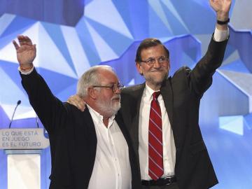 Mariano Rajoy y Arias Cañete, en el cierre de campaña