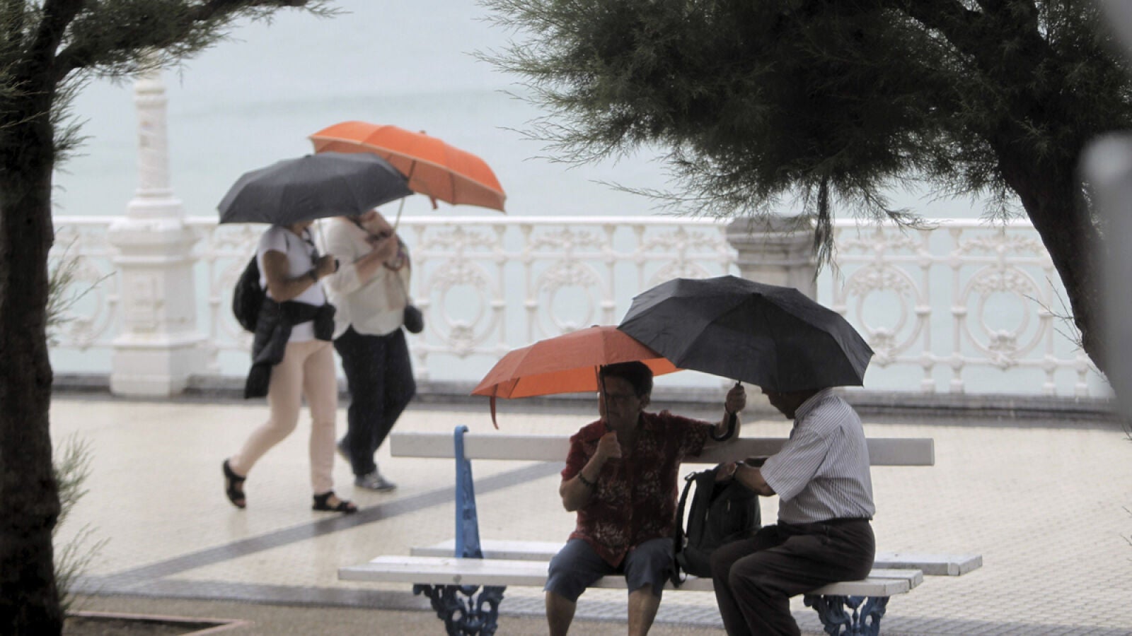 Las lluvias y las tormentas continuarán este lunes en la mitad norte peninsular