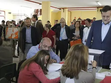 Rajoy vota en las elecciones europeas Rajoy vota en las elecciones europeas