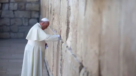 El Papa Francisco, en el Muro de las Lamentaciones El Papa Francisco, en el Muro de las Lamentaciones