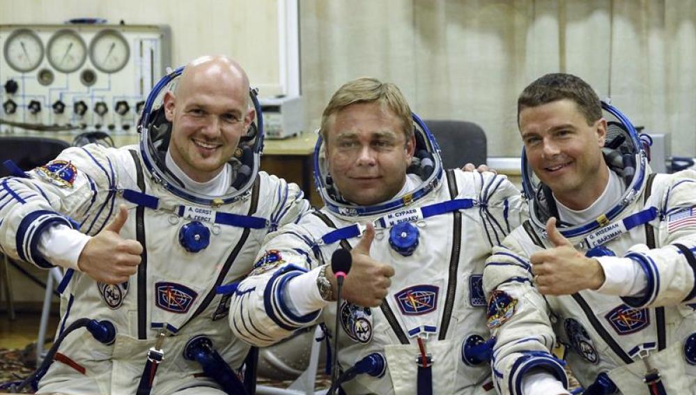 Los miembros de la tripulación de la expedición 40 de la Estación Espacial Internacional