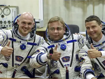 Los miembros de la tripulación de la expedición 40 de la Estación Espacial Internacional Los miembros de la tripulación de la expedición 40 de la Estación Espacial Internacional