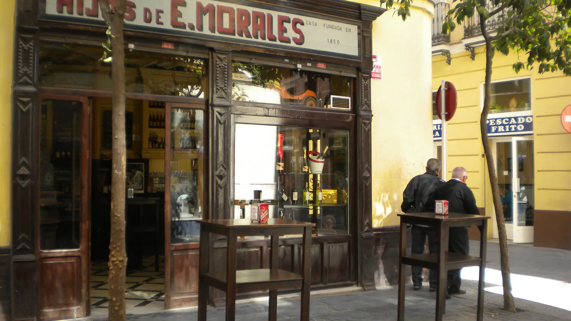 Casa Morales, una de las más emblemáticas tabernas sevillanas.