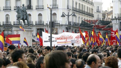 Concluye sin incidentes la concentración para pedir un referéndum sobre la monarquía en la Puerta del Sol