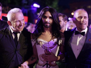 Conchita Wurst y Jean Paul Gautier en la gala