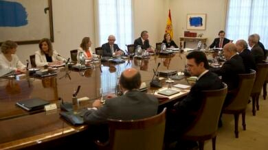 El Gobierno aprueba y envía a las Cortes la ley que regula la abdicación del Rey