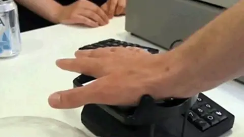 Sistema de pago con la palma de la mano Sistema de pago con la palma de la mano