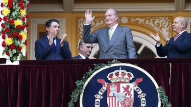 Las Ventas dedica una calurosa ovación al Rey en la Corrida de la Beneficencia