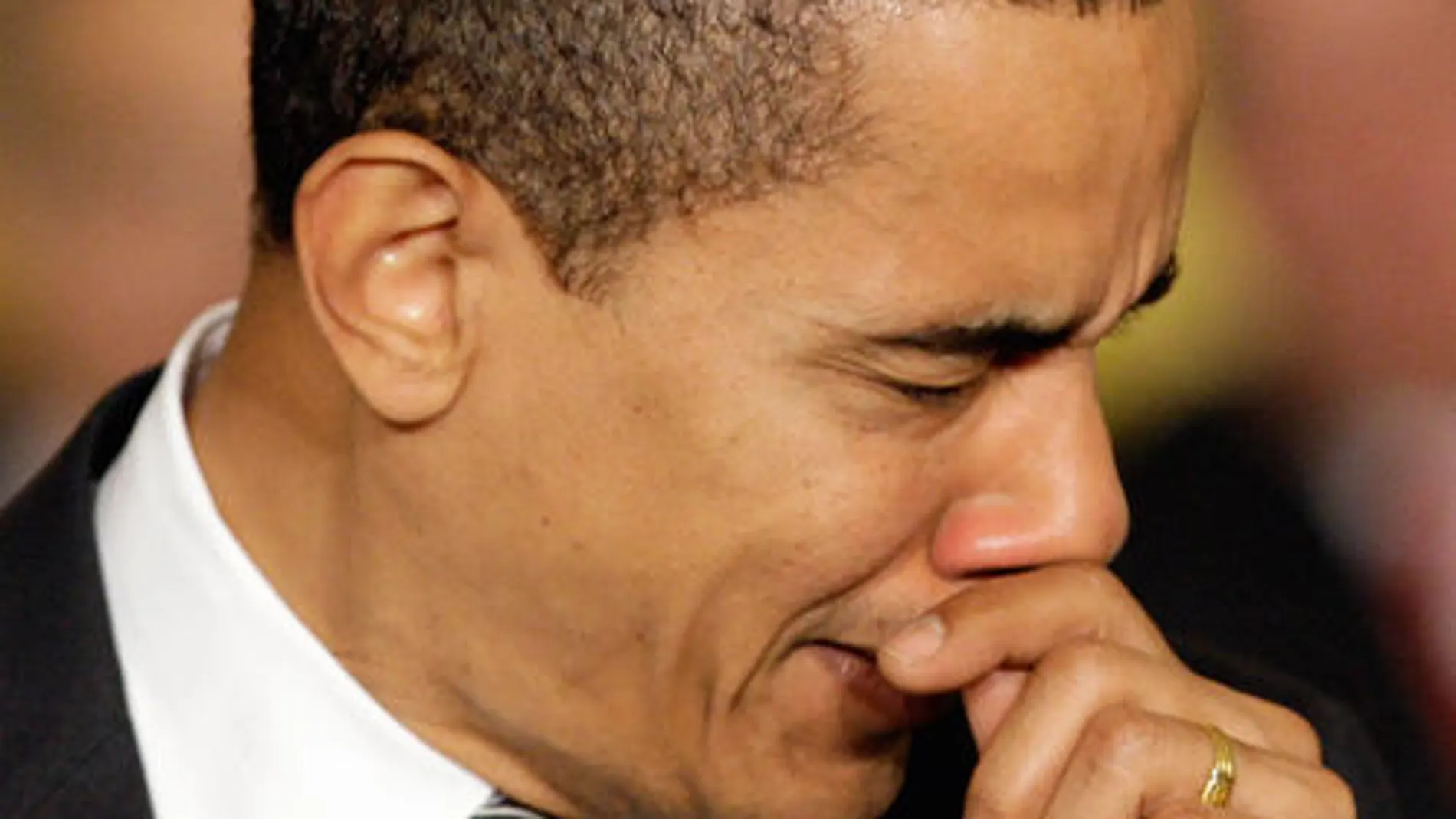 El mismísimo Barack Obama estornudando... ¡Con lo que ello implica!