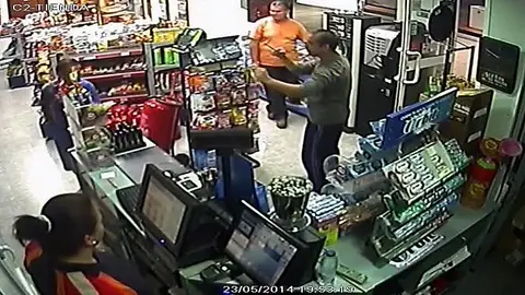 Un hombre atraca una gasolinera con una llave de bujía en Sevilla Un hombre atraca una gasolinera con una llave de bujía en Sevilla