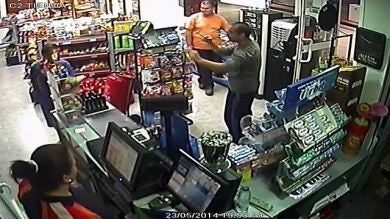 Un hombre trata de atracar una gasolinera en Sevilla con una bujía a modo de arma
