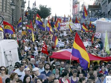 Manifestación a favor de la consulta sobre la monarquía Manifestación a favor de la consulta sobre la monarquía