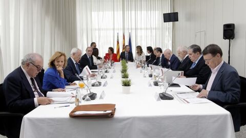 M&aacute;s de una treintena de ministros de todos los gobiernos expresan su lealtad al Pr&iacute;ncipe