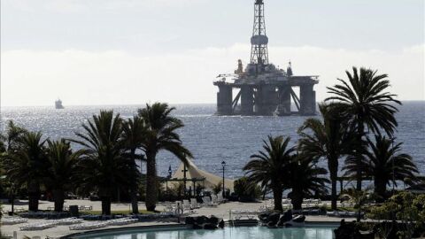 La plataforma GSF Arctic, en direcci&oacute;n al puerto de Santa Cruz de Tenerife