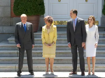 Los Reyes junto a los Príncipes de Asturias Los Reyes junto a los Príncipes de Asturias