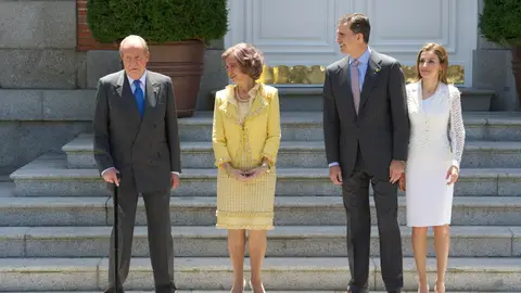Los Reyes junto a los Príncipes de Asturias Los Reyes junto a los Príncipes de Asturias