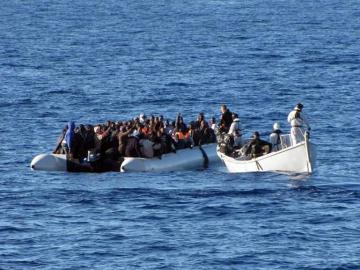 Inmigrantes rescatados en las costas italianas