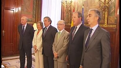 El gobierno reducirá el IRPF, el impuesto de sociedades y no tocará el IVA
