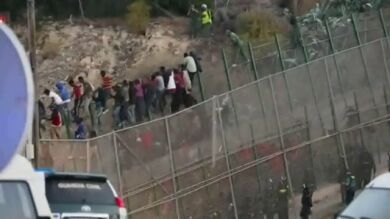 Unos 250 inmigrantes intentan sin éxito acceder a Melilla en un nuevo asalto