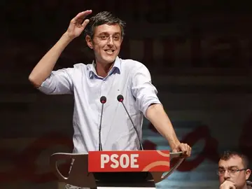 Eduardo Madina en Pola de Laviana (Asturias). Eduardo Madina en Pola de Laviana (Asturias).
