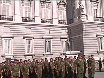 Soldados frente al Palacio Real