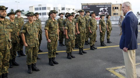 Moren&eacute;s visita a las tropas espa&ntilde;olas en Bangui